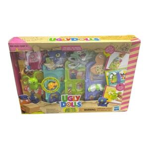 UGLY DOLLS Toy‎ Uglyville Unfolded Main Street Carry Folded Fold n Go Ages 4+